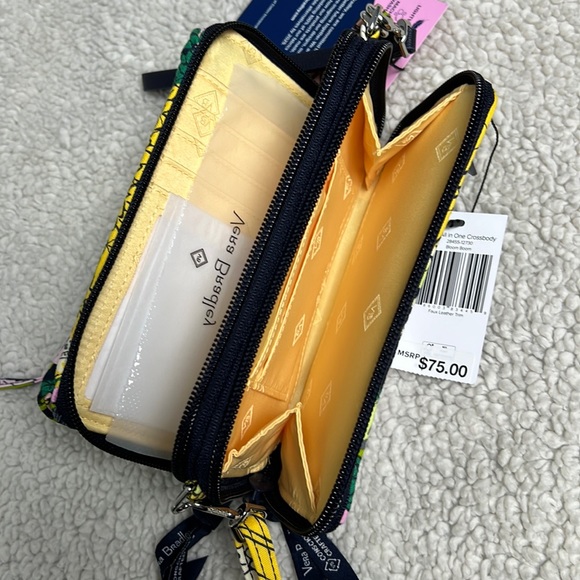 NWT Vera Bradley All-in-One Crosbody/Wristlet and Purse - Picture 5 of 12